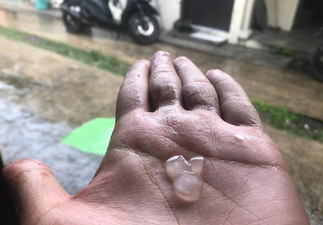 viral_hujan_es_terjadi_di_medan_ini_penjelasan_bmkg