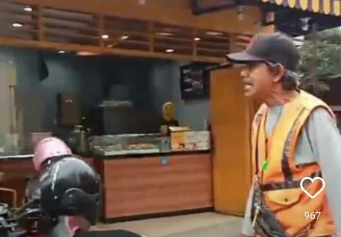 viral_juru_parkir_mengamuk_dan_hampir_pukul_pengendera_ojol_di_medan_kota