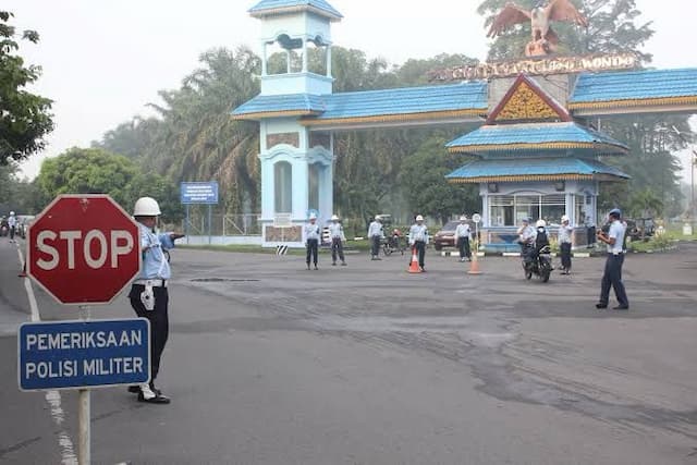 viral_mobil_salah_satu_capres_cawapres_dilarang_lewati_lanud_soewondo