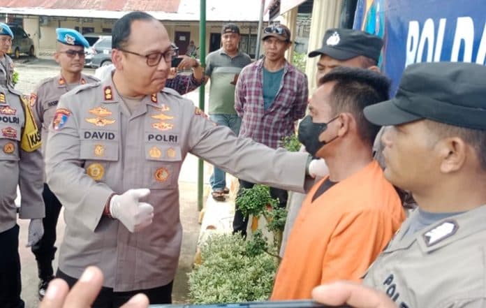 viral_polisi_tangkap_pencuri_baut_dan_plat_besi_penyangga_jembatan_langkat