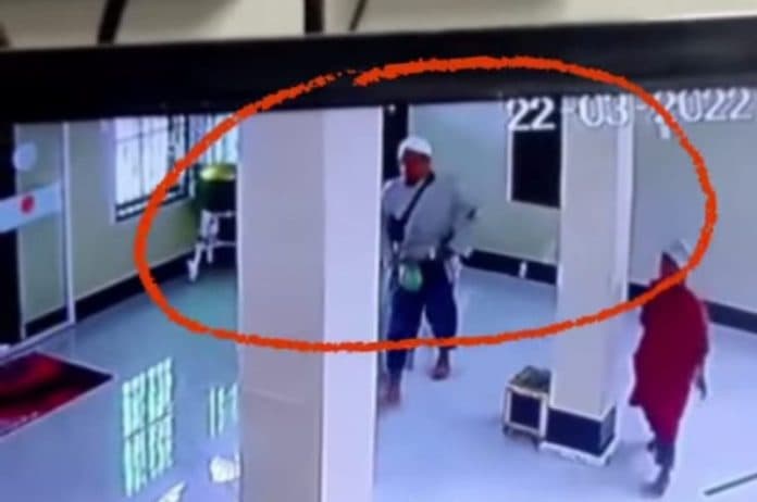 viral_pria_dewasa_bawa_anak_di_bawah_umur_curi_uang_kotak_infaq_mesjid_di_medan