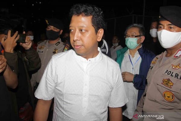 vonis_banding_1_tahun_romahurmuziy_bebas_kpk_kasasi