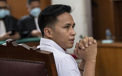 vonis_bharada_e_hanya_15_tahun_penjara_netizen_sambut_bahagia