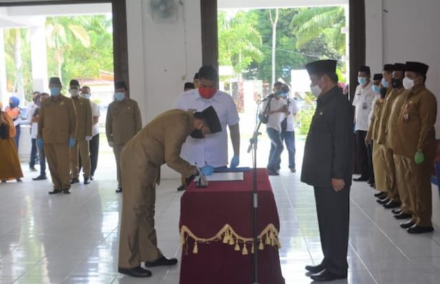 wabup_deli_serdang_lantik_28_pejabat_administrator