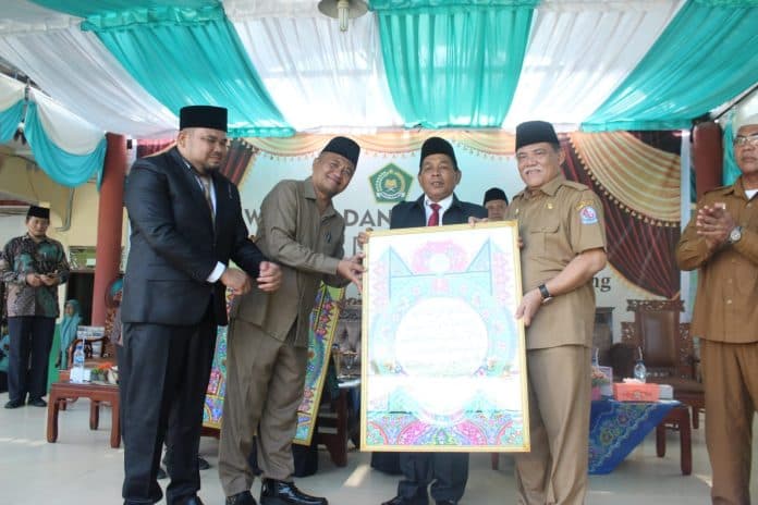 wabup_hadiri_perpisahan_siswa_mts_negeri_2_deli_serdang