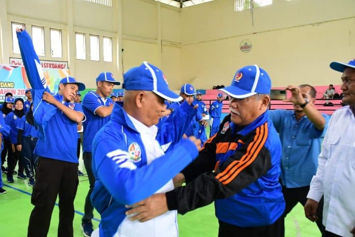 wabup_lepas_kontingen_deli_serdang_ikuti_porprovsu_2022