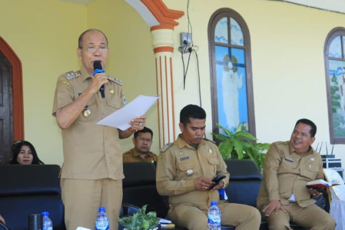 wabup_samosir_berkantor_di_desa_garoga_simanindo