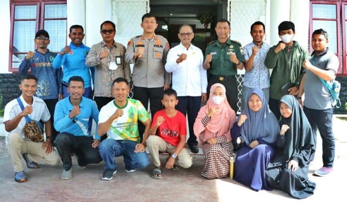 wabup_simalungun_lepas_kontingan_atlit_panahan_ke_kejurda_sumut_tahun_2022