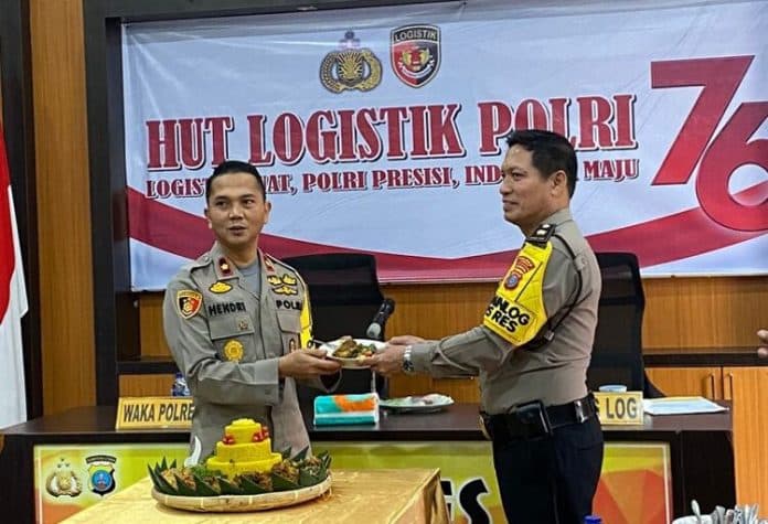 wakapolres_langkat_pimpin_peringatan_hut_logistik_polri_ke_76