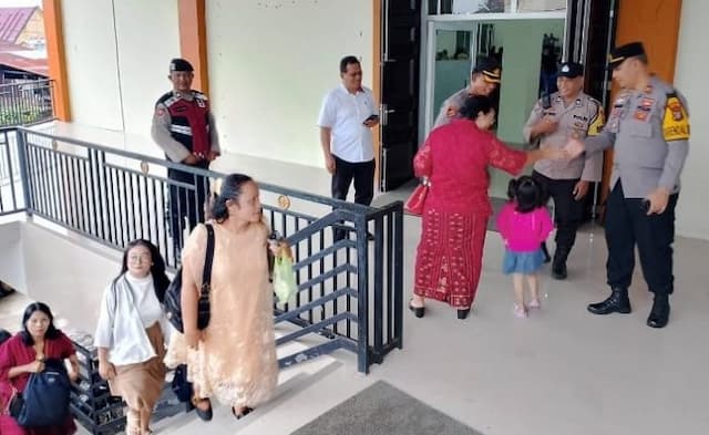 wakapolres_tebing_tinggi_pimpin_pengecekan_pengamanan_ibadah_natal_di_4_gereja