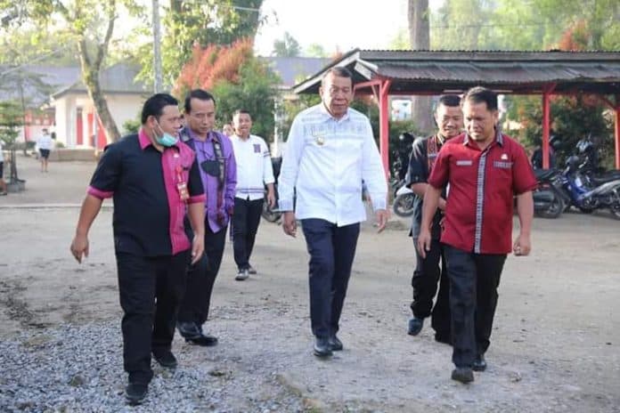 wakil_bupati_taput_tinjau_pelaksanaan_ujian_pppk_guru_di_smpn_1_sigompulon_tarutung
