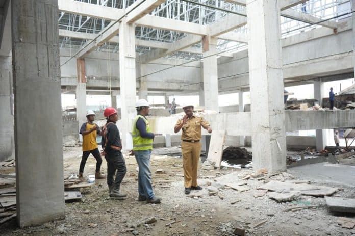 wali_kota_binjai_tinjau_progres_revitalisasi_pasar_tavip_yang_sudah_96_persen