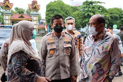 wali_kota_dan_kapolres_tebing_tinggi_tinjau_vaksinasi_serentak_indonesia