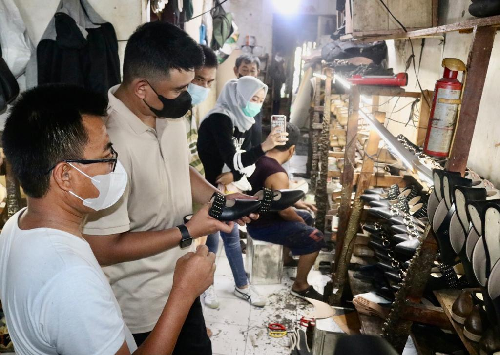 wali_kota_janji_opd_akan_beli_produk_sepatu_umkm_medan_denai