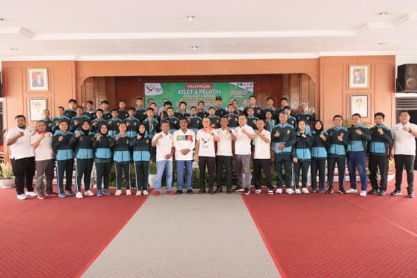 wali_kota_lepas_54_atlet_dan_11_pelatih_asal_binjai_menuju_pon_xxi_berikan_yang_terbaik