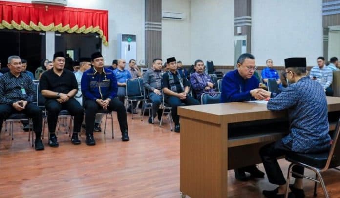 wali_kota_medan_bersama_pimpinan_opd_serahkan_zakat_mal_ke_baznas