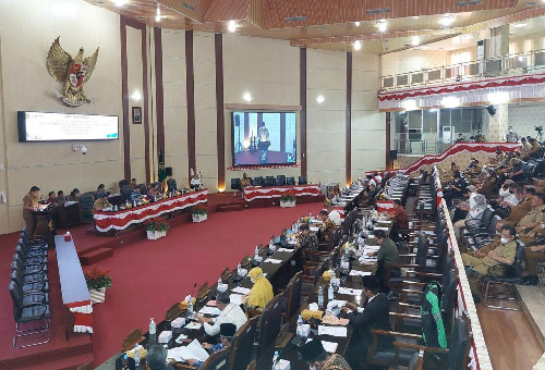 wali_kota_medan_sampaikan_nota_jawaban_p_apbd_2022_di_paripurna_dewan