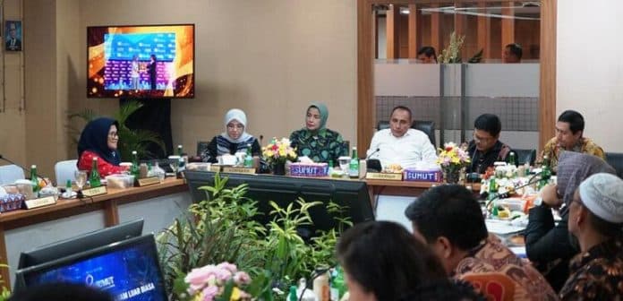wali_kota_siantar_bersama_sejumlah_kepala_daerah_ikuti_rups_lb_bank_sumut