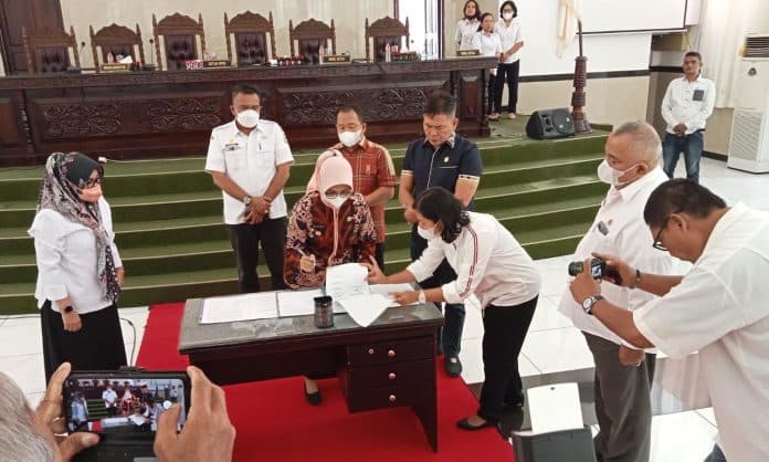 wali_kota_siantar_dan_dprd_teken_nota_kesepakatan_kua_ppas_papbd_2022