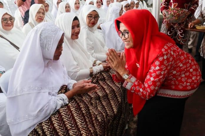wali_kota_siantar_sambut_kepulangan_jamaah_haji_dan_beri_tali_asih_ke_peserta_mtq