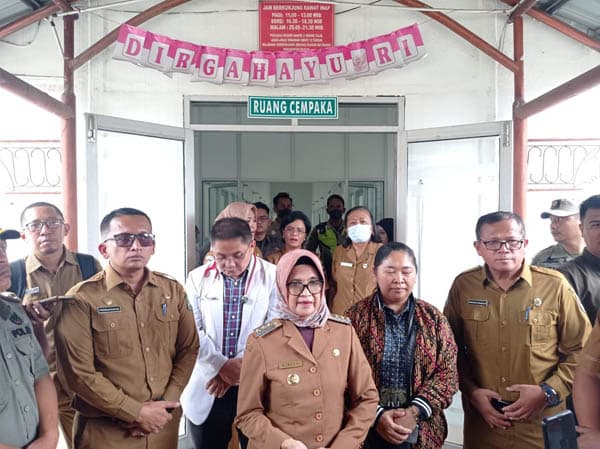 wali_kota_susanti_jenguk_bocah_korban_kekerasan_seksual_kondisinya_membaik