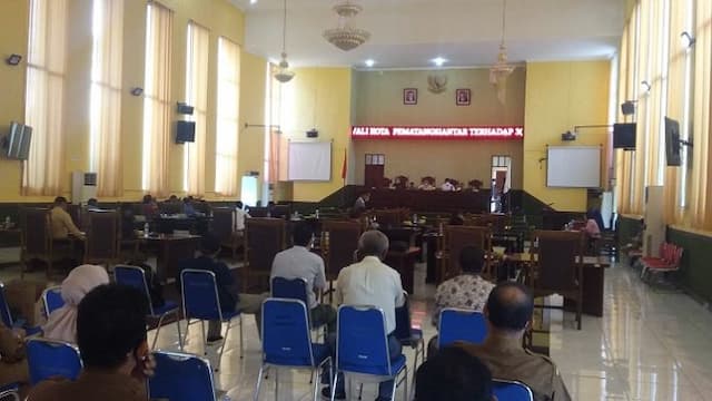 walikota_absen_paripurna_anggota_dprd_siantar_protes