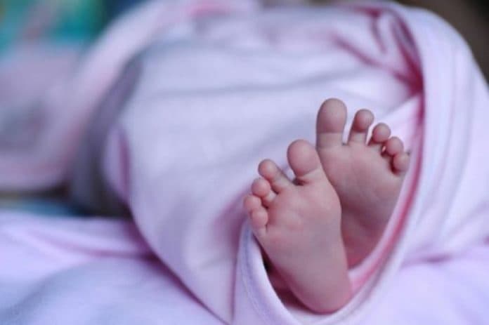 wanita_buang_bayi_hidup_hidup_ke_selokan_di_depok_terekam_cctv