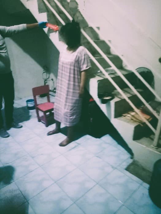 wanita_muda_hebohkan_warga_ditemukan_leher_terikat_di_samping_tangga
