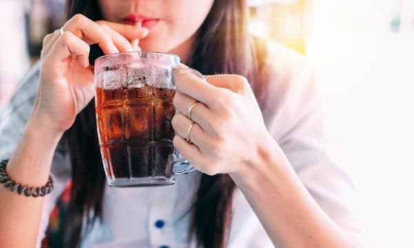 wanita_yang_minum_minuman_manis_tiap_hari_beresiko_terhadap_penyakit_kardio