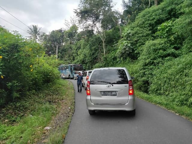 warga_berharap_jalan_utama_menuju_tigaras_diperlebar