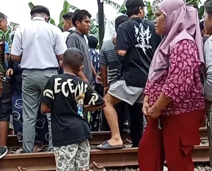 warga_beringin_tewas_tertabrak_kereta_api_di_lubuk_pakam