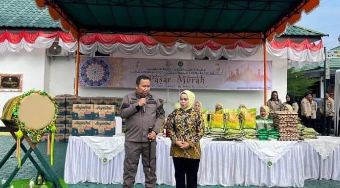 warga_kotapinang_ramai_ramai_datangi_kantor_kejari_labusel