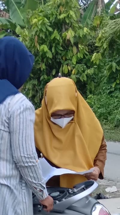 warga_marulak_hilir_pertanyakan_bansos_rp600_ribu_diwajibkan_belanja_ke_e_warung