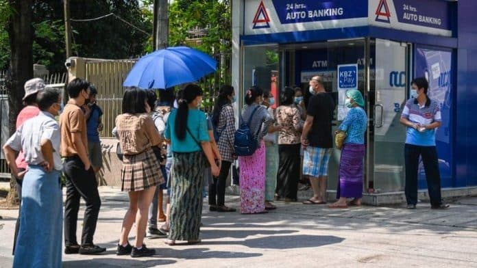warga_myanmar_kelaparan_karena_covid_perbankan_di_ambang_kehancuran