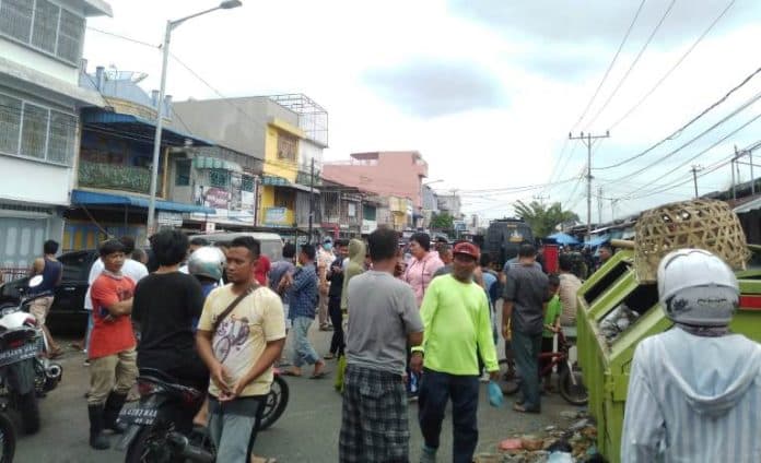 warga_padati_lokasi_penemuan_dugaan_bom_di_siantar_hingga_live_streaming