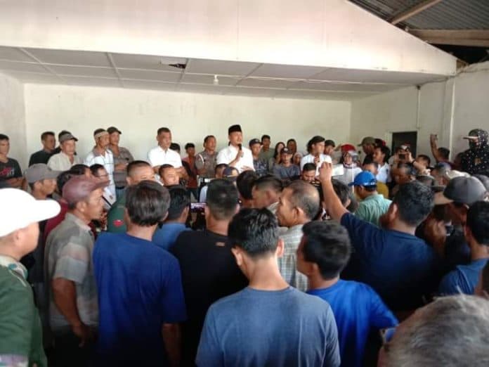 warga_protes_patok_tanah_camat_bandar_kembali_surati_pt_kai