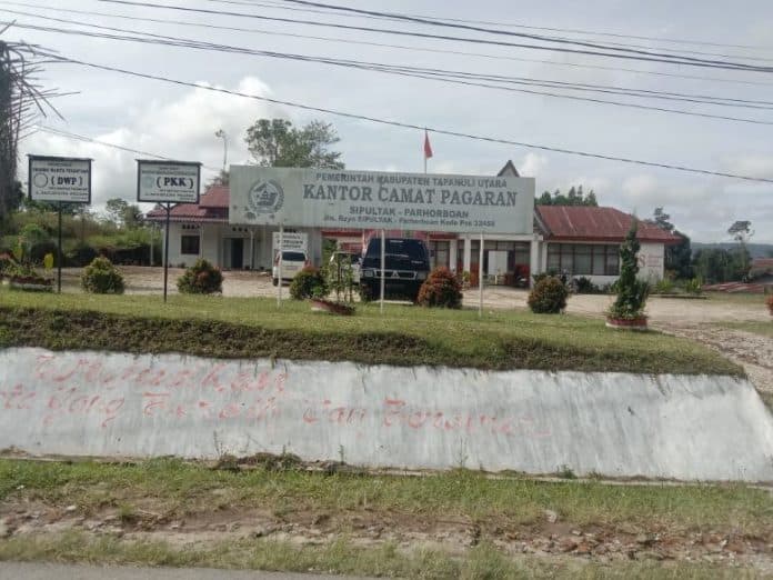 warga_sebut_camat_pagaran_jarang_ke_kantor_dan_tidak_tempati_rumah_dinas