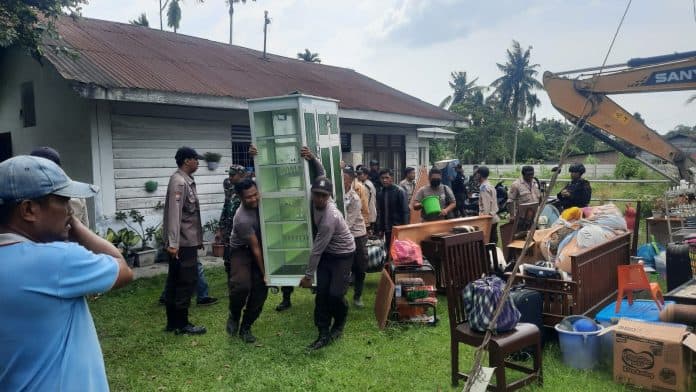 warga_sempat_bersikeras_rumahnya_di_areal_hgu_sampali_tidak_dibongkar