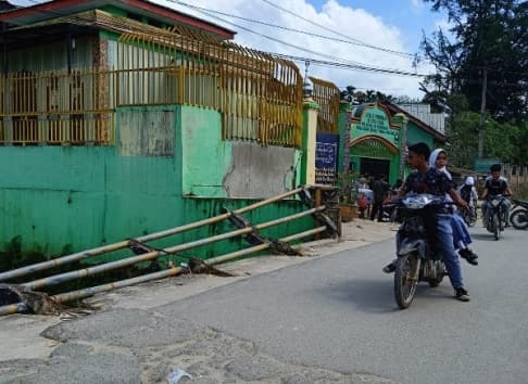 warga_serbelawan_gotong_royong_galang_donasi_perbaikan_jembatan_pasca_banjir