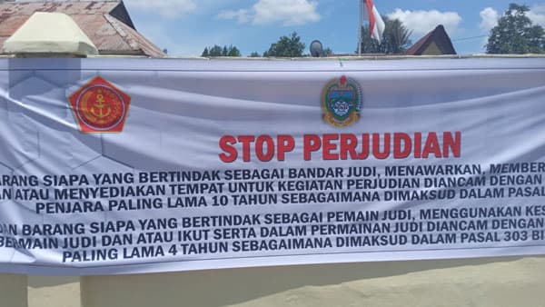 warga_taput_desak_polisi_tangkap_bandar_judi_togel_merk_lg