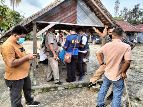 warung_tuak_di_siantar_marimbun_digerebek_petugas_temukan_4_pria_positif_ganja