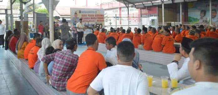wbp_lapas_medan_buka_puasa_bersama_dengan_keluarganya