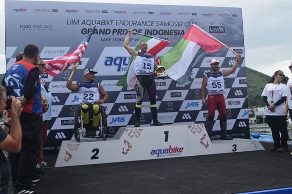 whoossh_50_lap_racer_hungaria_juarai_lomba_endurance_samosir_cup