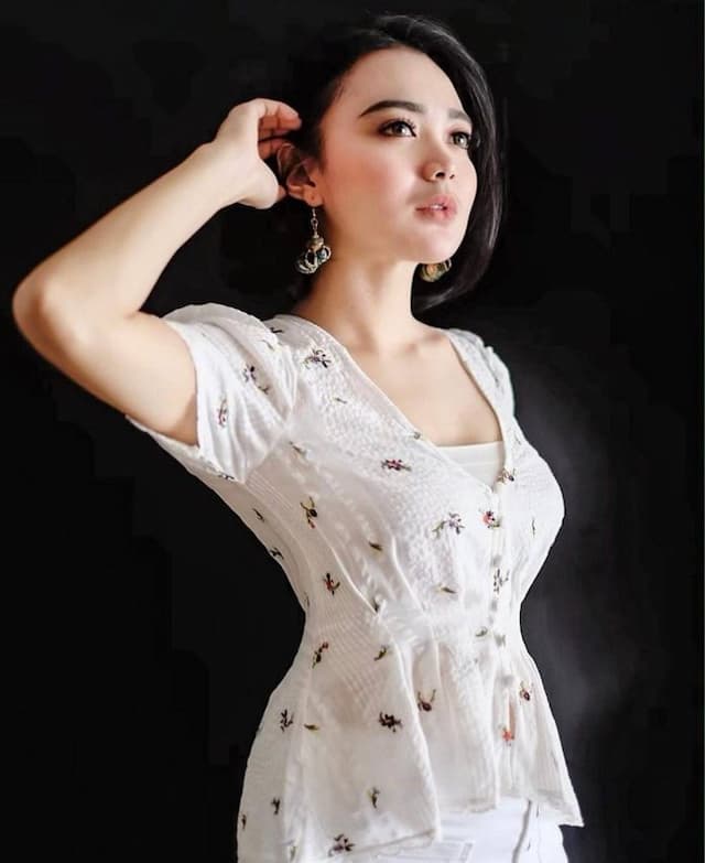 wika_salim_dituding_nikah_siri_dengan_hotman_paris