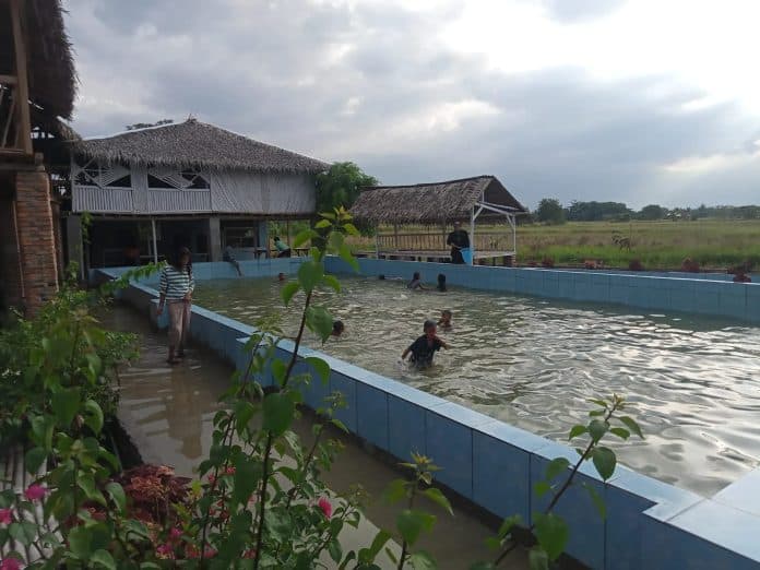 wisata_penatapan_pesawat_terbang_di_pantai_labu