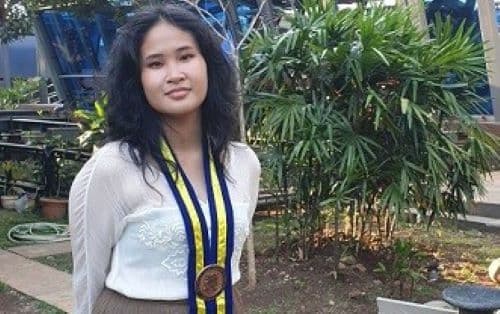 wisudawan_itb_termuda_itu_bernama_zizi_masih_berusia_19_tahun
