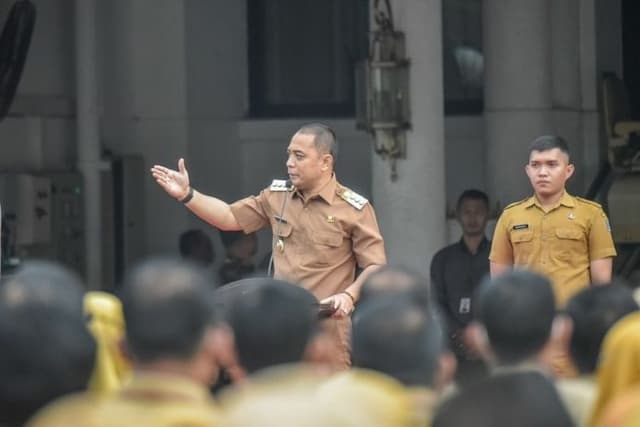 wow_tahun_2024_asn_pemkot_surabaya_bekerja_tak_harus_di_kantor