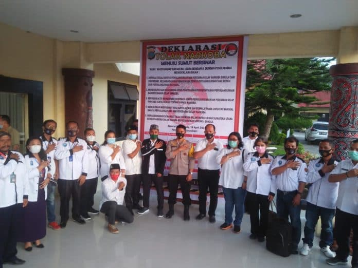 wujudkan_sumut_bersinar_masyarakat_toba_deklarasikan_tolak_narkoba