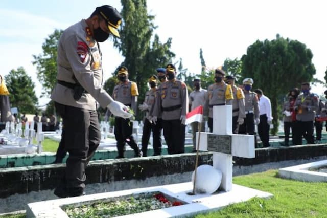 ziarah_ke_tmp_kapoldasu_jangan_pernah_lupakan_pahlawan