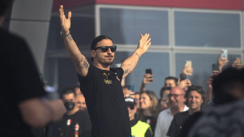 zlatan_ibrahimovic_absen_8_bulan_karena_operasi_lutut